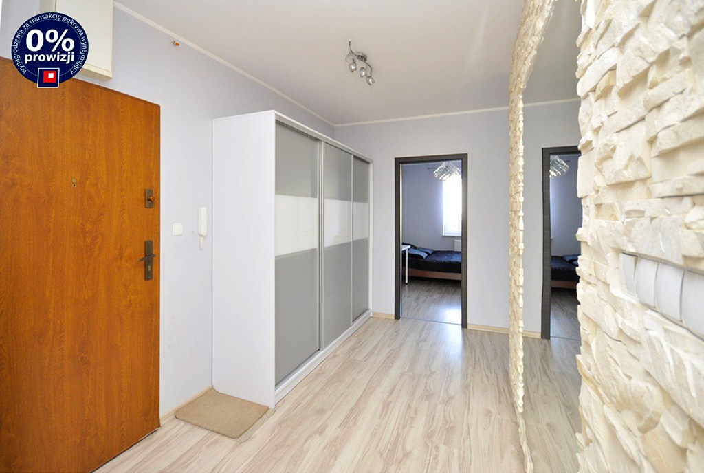 imponujący przedpokój w luksusowym apartamencie di wynajęcia Gdynia (okolice)