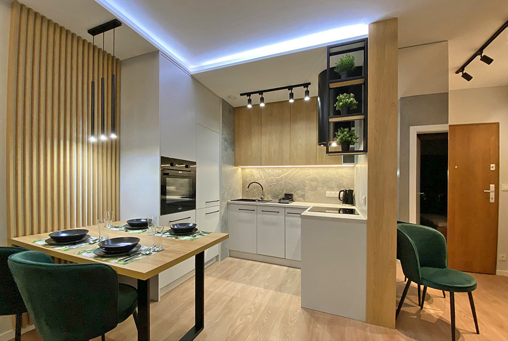 efektowne oświetlenie w kuchni luksusowego apartamentu do wynajmu Katowice