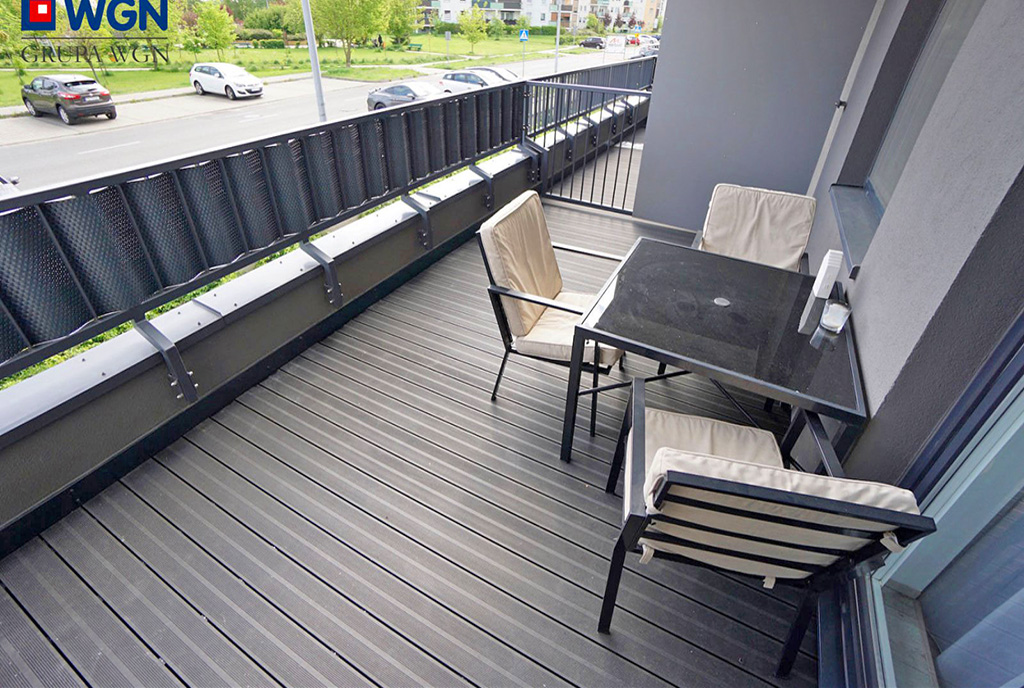 imponujących rozmiarów widokowy balkon przy luksusowym apartamencie do wynajęcia Konin