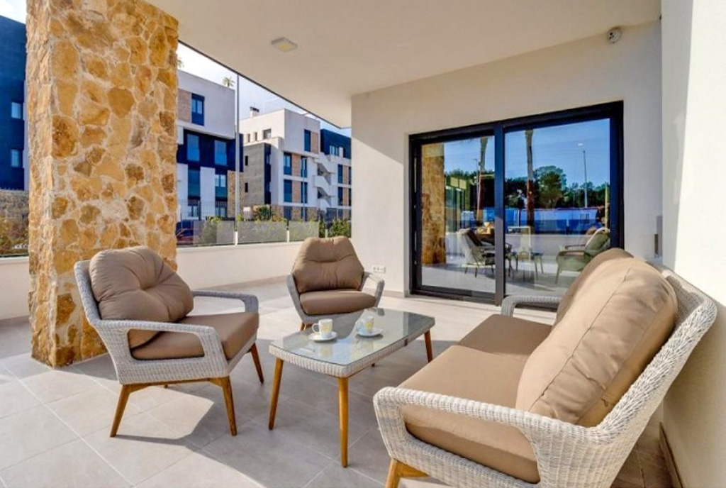 zapierający dech w piersiach taras przy luksusowym apartamencie na sprzedaż Hiszpania (Orihuela Costa, Playa Flamenca)