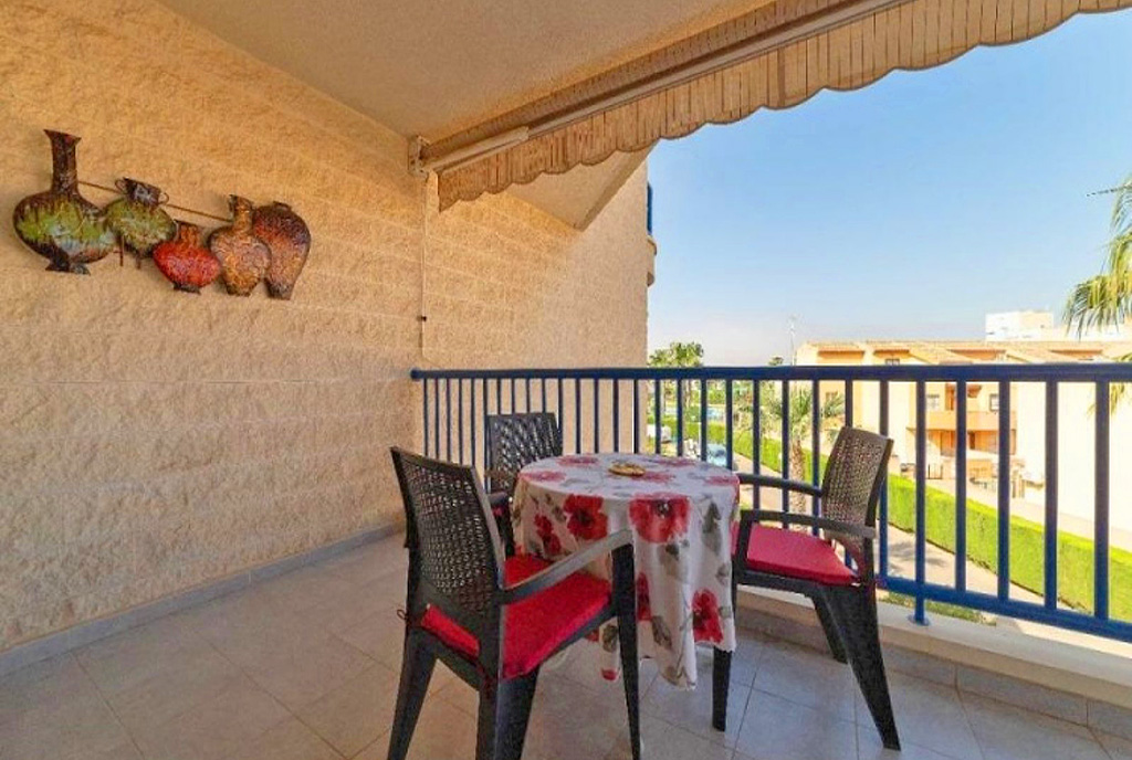 słoneczny, ogromny taras przy ekskluzywnym apartamencie na sprzedaż Hiszpania (Orihuela Costa)