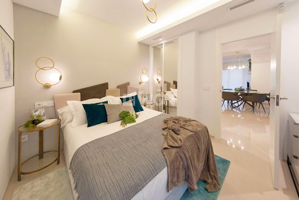 zaciszna sypialnia w ekskluzywnej willi na sprzedaż Hiszpania (Los Alcazare)