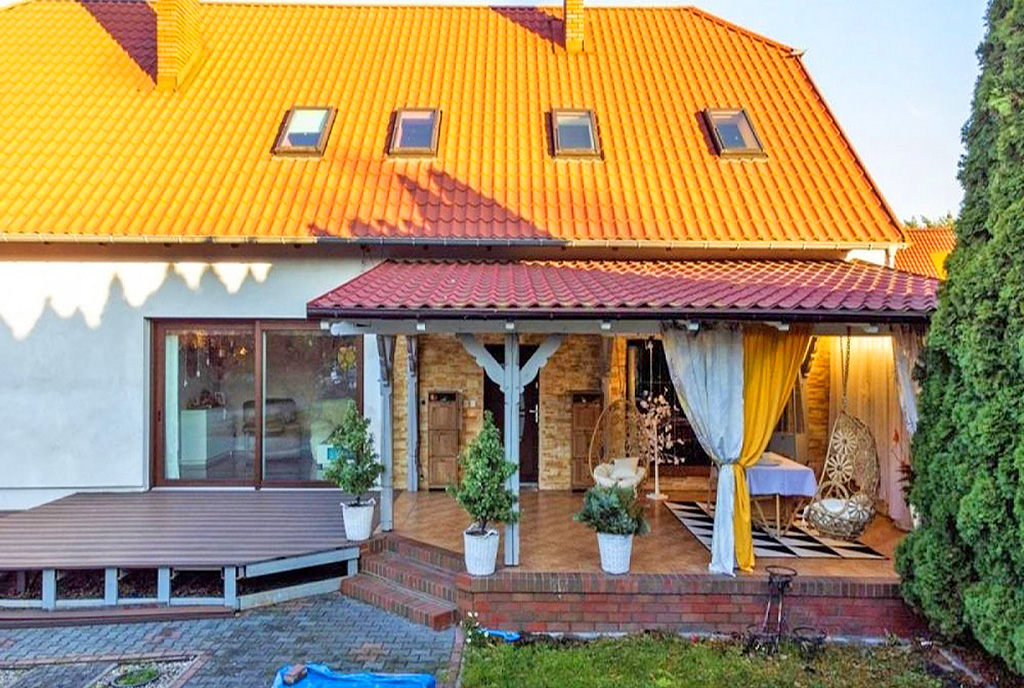 przestronny, ogromny taras przy luksusowej willi do sprzedaży Poznań (okolice)