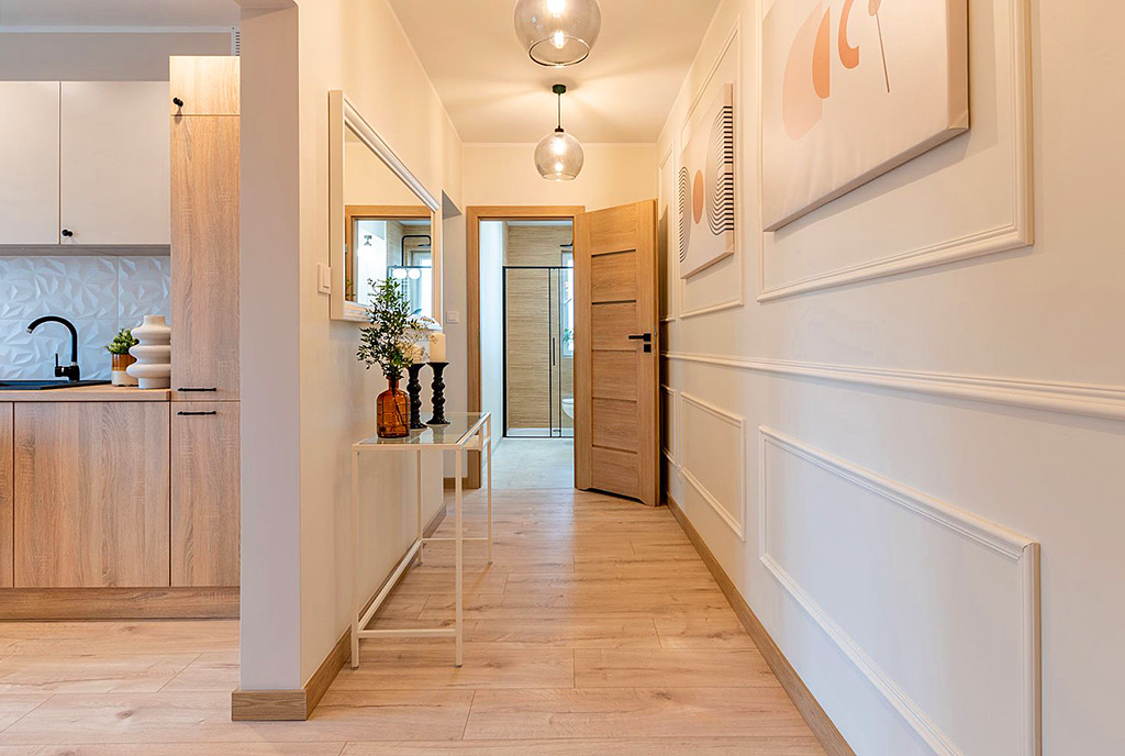 przestronny hol w ekskluzywnym apartamencie na sprzedaż Elbląg