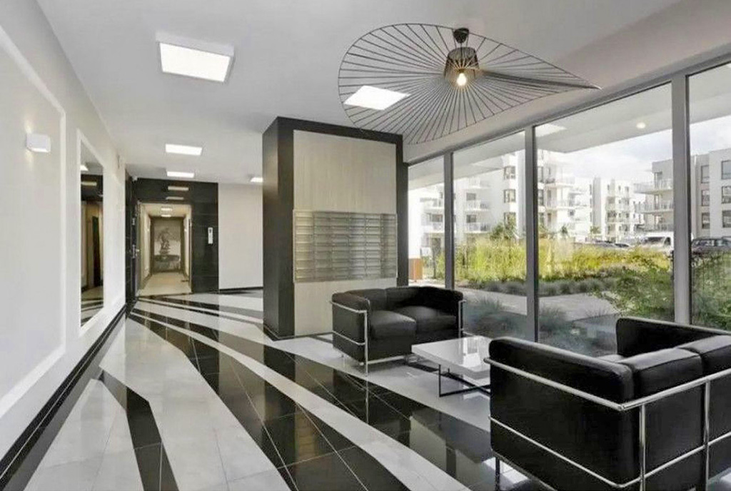 lobby i korytarz prowadzący do ekskluzywnego apartamentu na sprzedaż Gdańsk