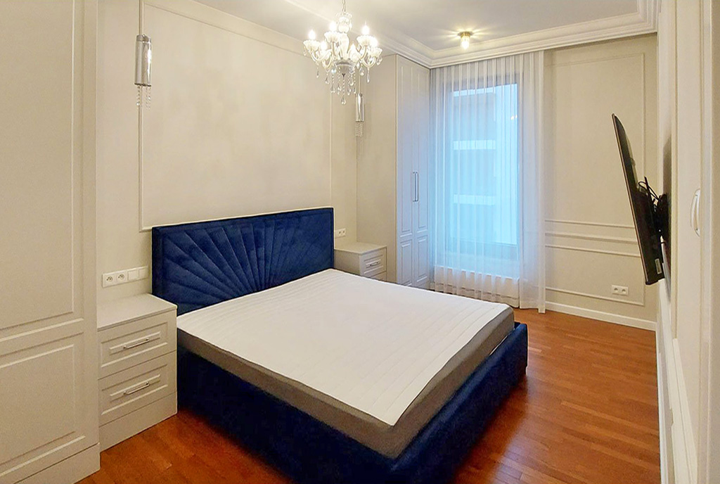 zaciszna, elegancka sypialnia w ekskluzywnym apartamencie na wynajem Gdańsk