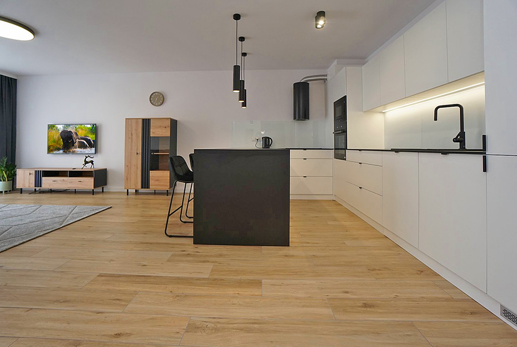 widok na kuchnię w luksusowym apartamencie do wynajmu Piotrków Trybunalski