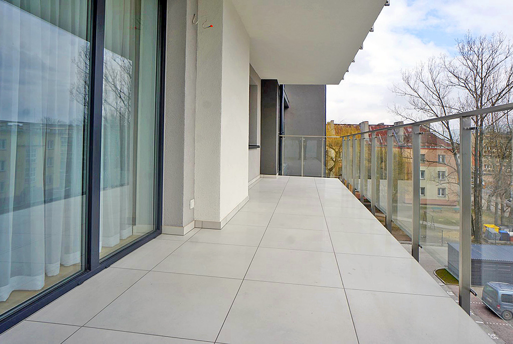 ogromny taras przy ekskluzywnym apartamencie na wynajem Piotrków Trybunalski