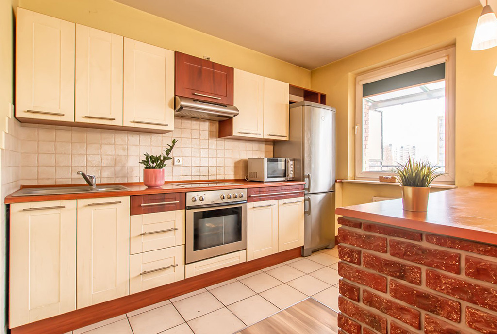 rustykalny wystrój kuchni w luksusowym apartamencie do sprzedaży Poznań