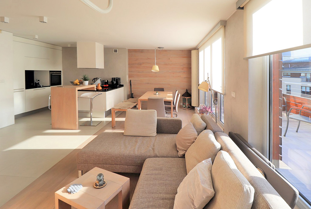 nowoczesny design salonu w ekskluzywnym apartamencie do sprzedaży Ustroń