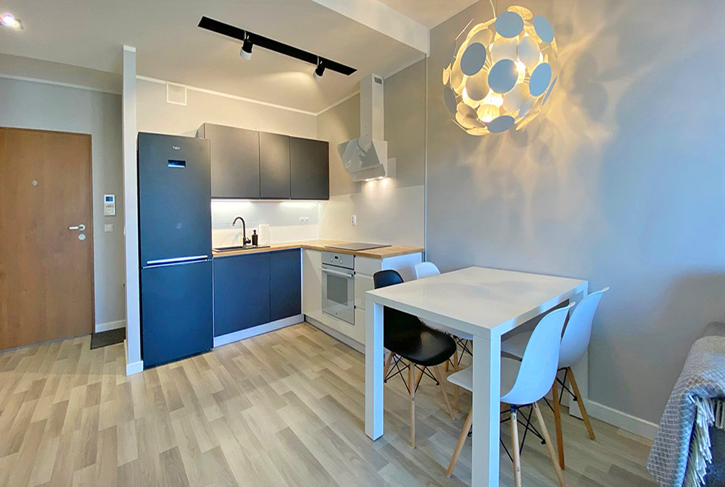 imponująca kuchnia w luksusowym apartamencie do wynajmu Szczecin