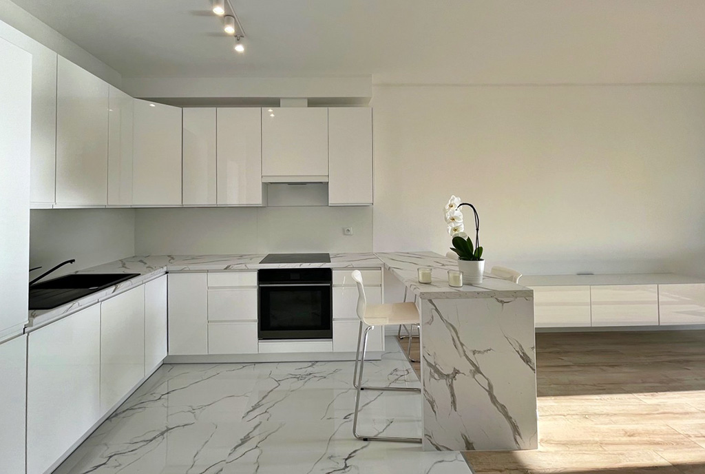 kuchnia w modnym kolorze w luksusowym apartamencie do wynajmu Szczecin