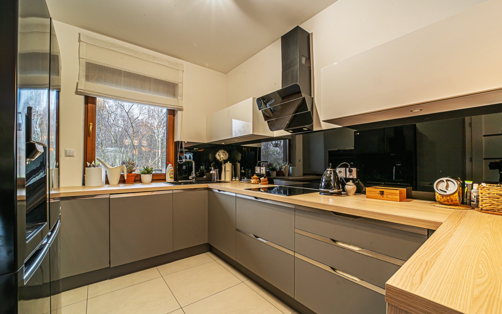 funkcjonalna kuchnia w luksusowej willi na sprzedaż Bolesławiec (okolice)