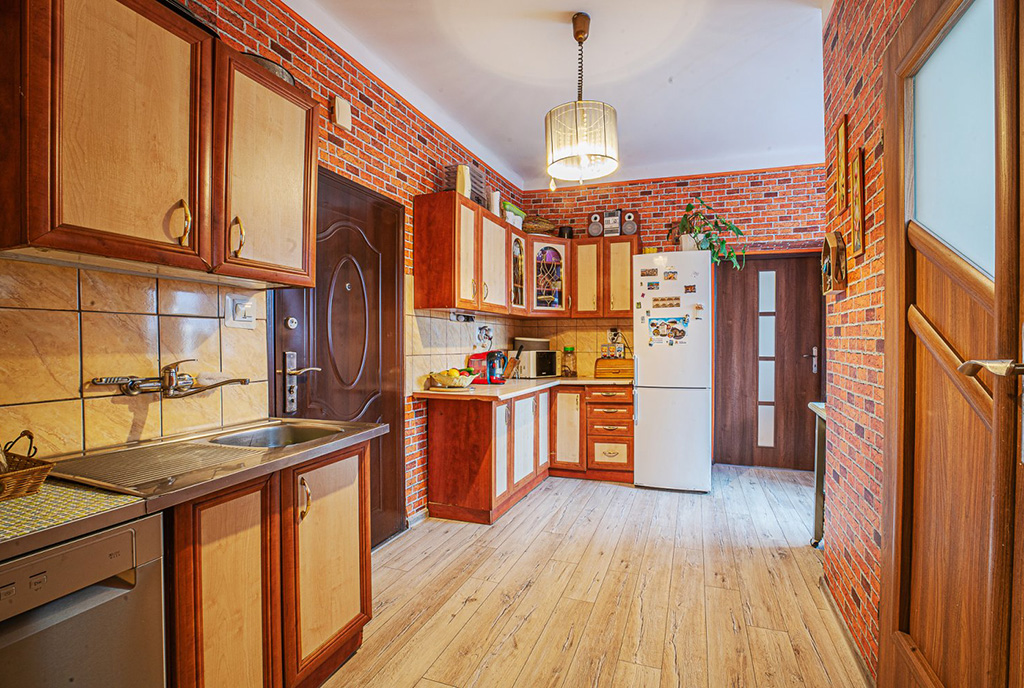 praktycznie zaaranżowana kuchnia w luksusowym apartamencie do sprzedaży Legnica (okolice)