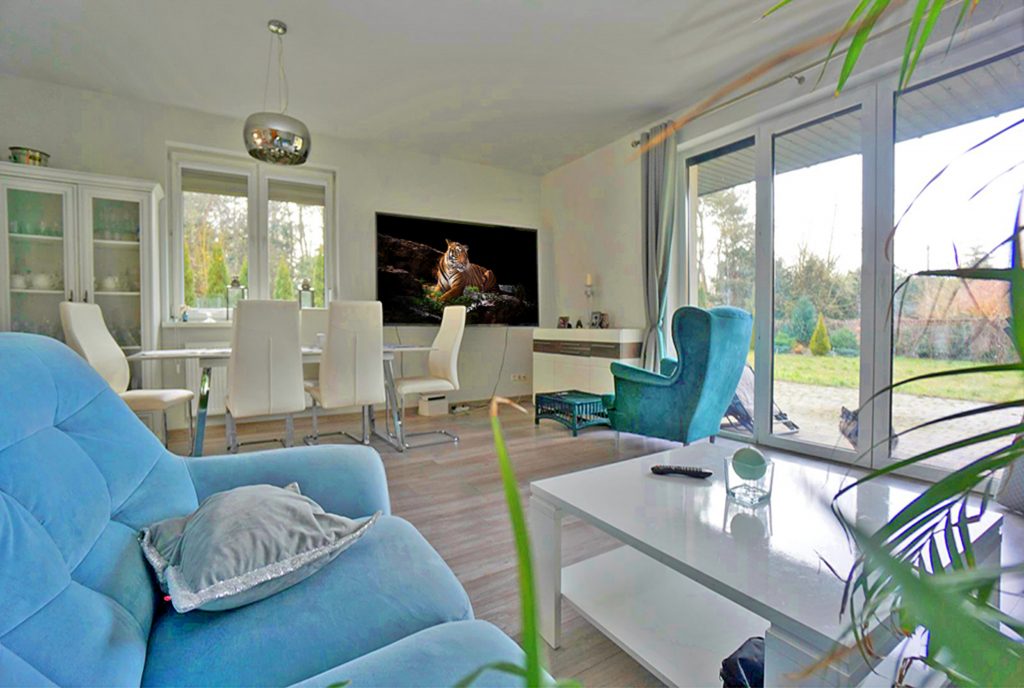 imponujący rozmiarem salon w luksusowej willi na sprzedaż Piotrków Trybunalski (okolice)