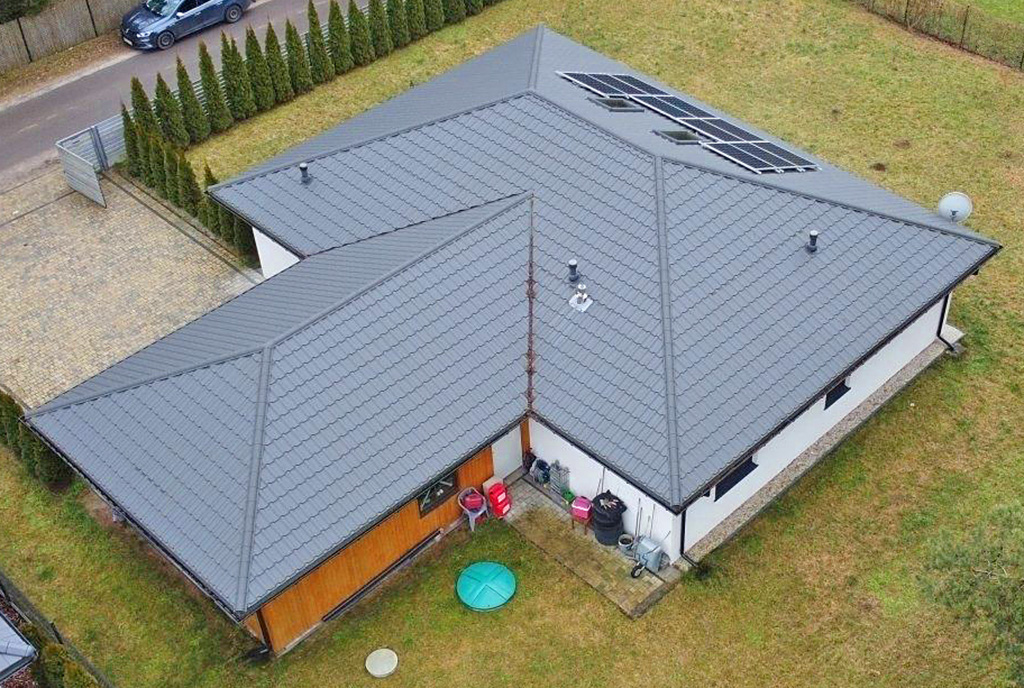 widok z góry na ekskluzywną willę do sprzedaży Piotrków Trybunalski (okolice)