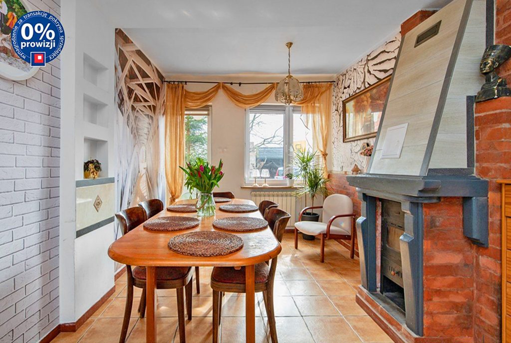 kameralny kominek w salonie ekskluzywnej willi do sprzedaży Gdynia (okolice)