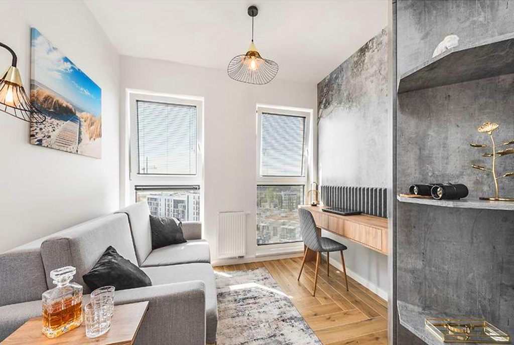 na pierwszym planie salon w ekskluzywnym apartamencie do sprzedaży Gdańsk