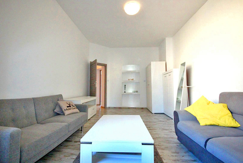 jeden z komfortowych pokoi w luksusowym apartamencie na sprzedaż Szczecin