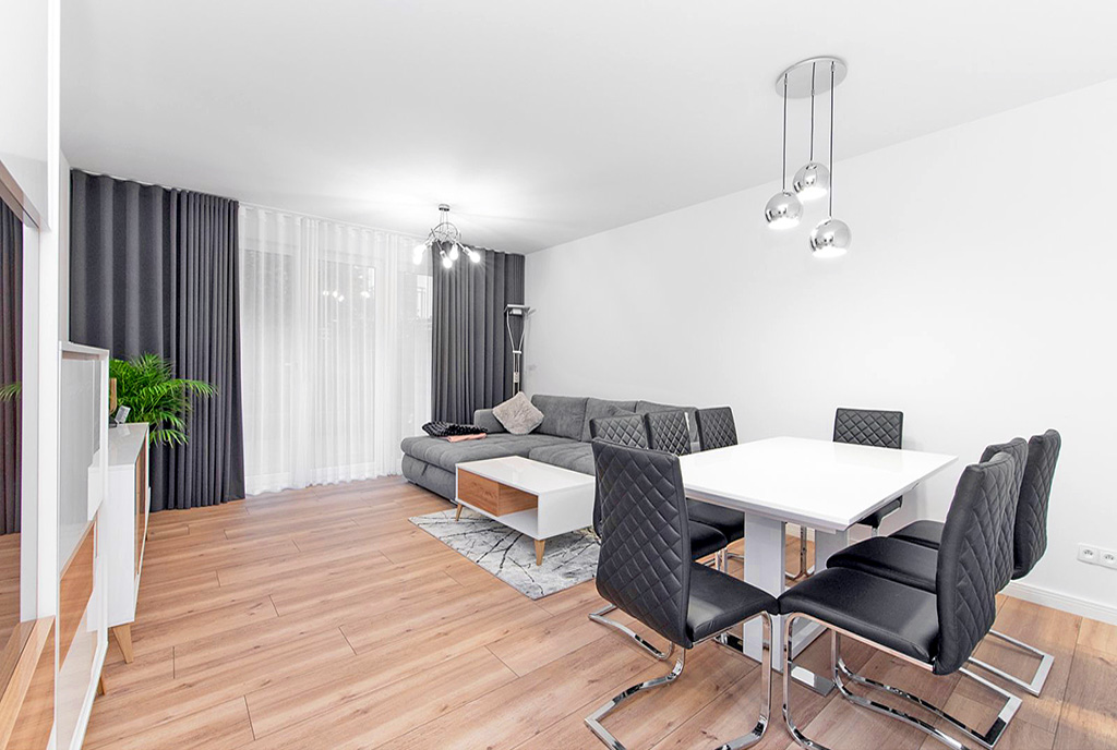 druga strona salonu w luksusowym apartamencie do wynajmu Gdynia (okolice)