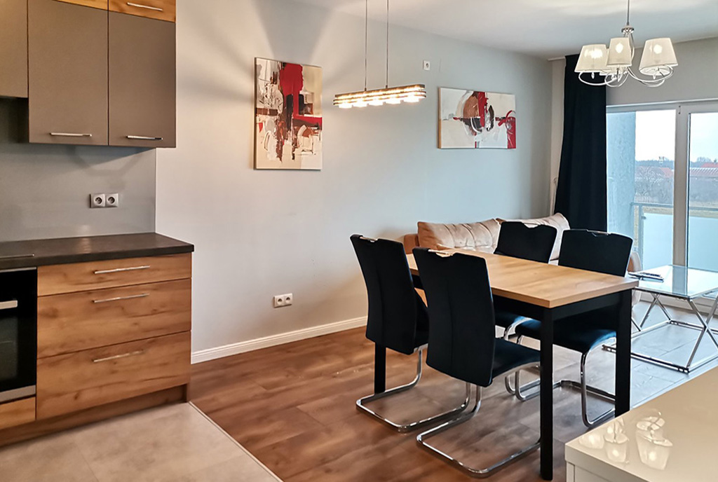 zbliżenie na jadalnię w ekskluzywnym apartamencie na wynajem Legnica (okolice)