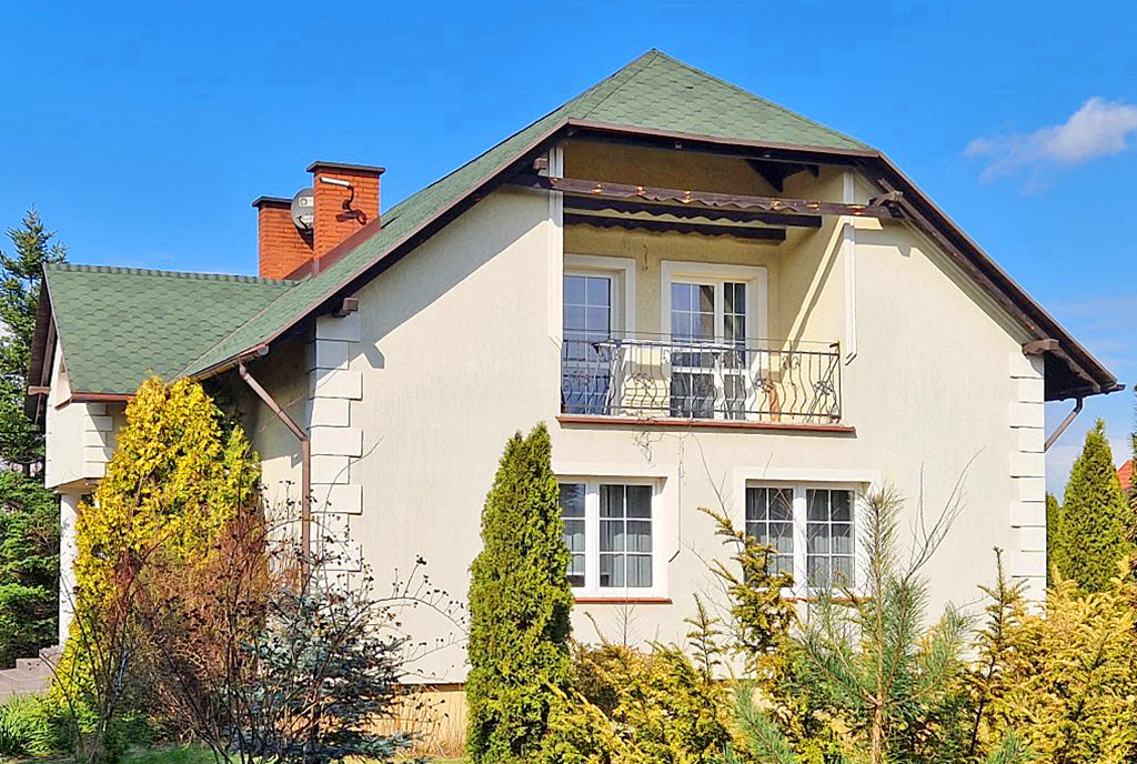widok z boku na luksusową willę na sprzedaż Toruń (okolice)