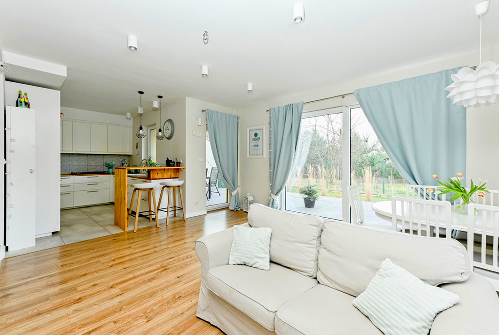 kameralne wnętrze luksusowej willi na sprzedaż Warszawa (okolice)