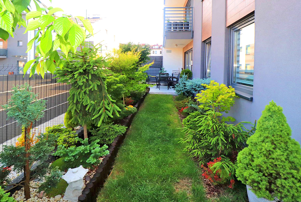 fragment ogrodu przy luksusowym apartamencie na sprzedaż Bielsko-Biała (okolice)