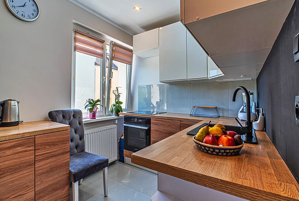 zabudowana zgodnie z najnowszymi trendami kuchnia w luksusowym apartamencie na sprzedaż Bolesławiec