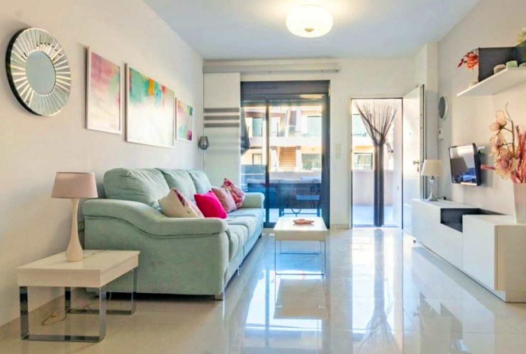 słoneczny salon w ekskluzywnym apartamencie do sprzedaży Hiszpania (Pilar de la Horadada)