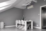 utrzymana w modnej szarości jadalnia w ekskluzywnym apartamencie na sprzedaż Kalisz