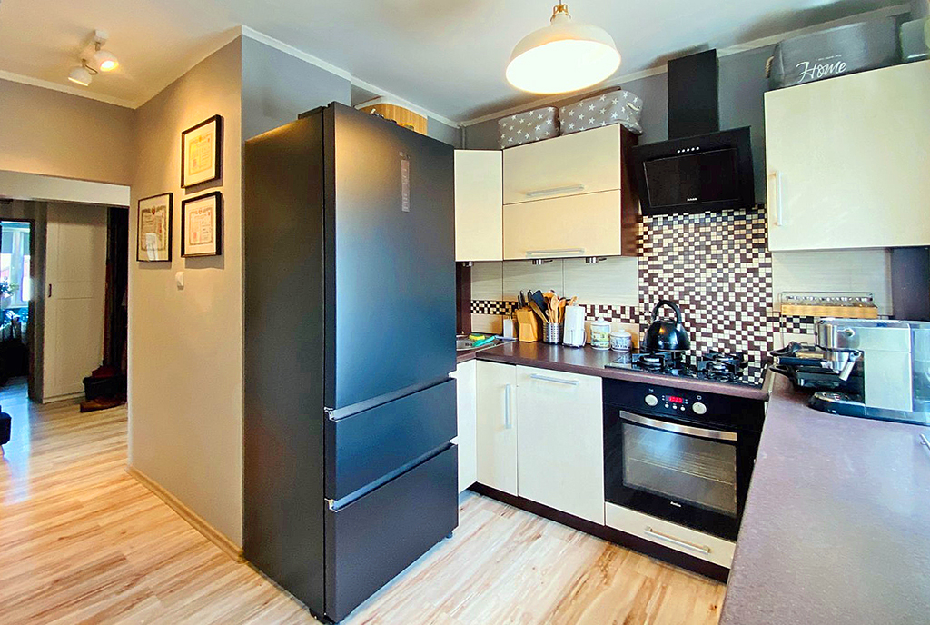 fragment kuchni w ekskluzywnym apartamencie na sprzedaż Katowice (okolice)
