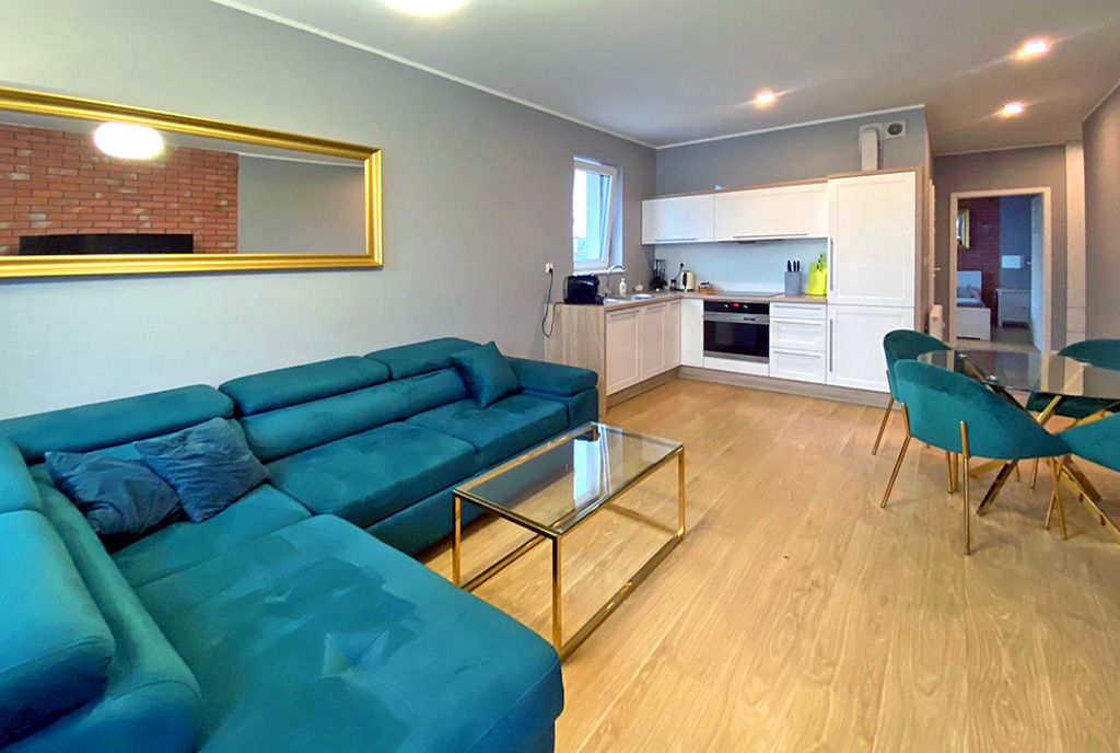 widok z salonu na aneks kuchenny w luksusowym apartamencie na sprzedaż Szczecin