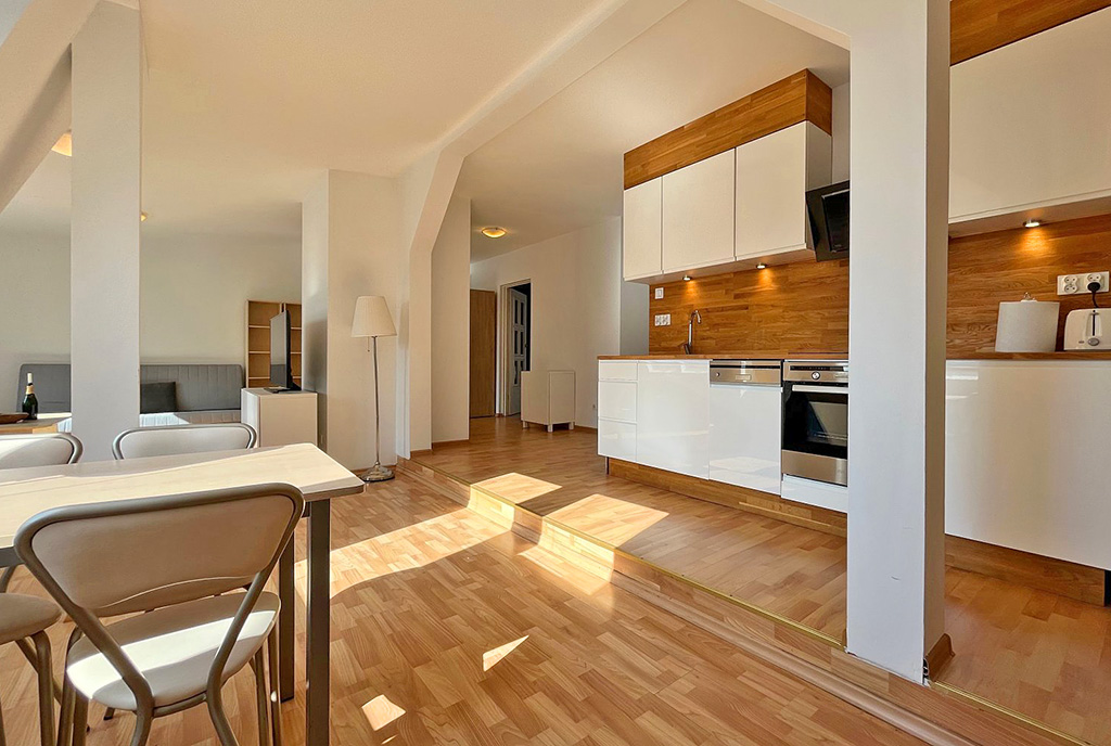 jadalnia oraz kuchnia w luksusowym apartamencie na sprzedaż Szczecin