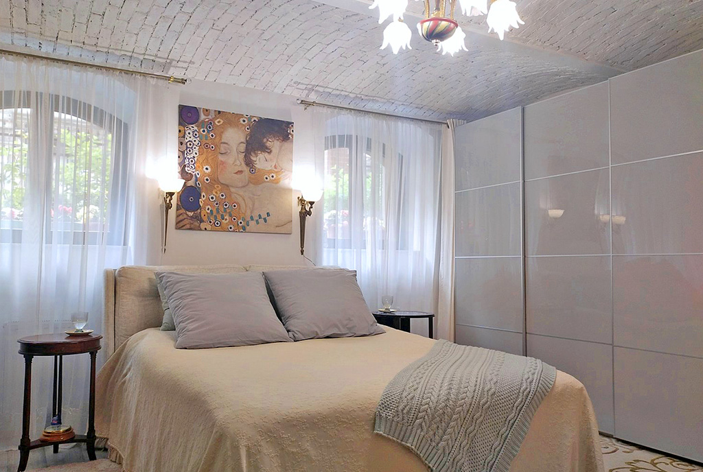 zaciszna sypialnia w luksusowym apartamencie do sprzedaży Wrocław