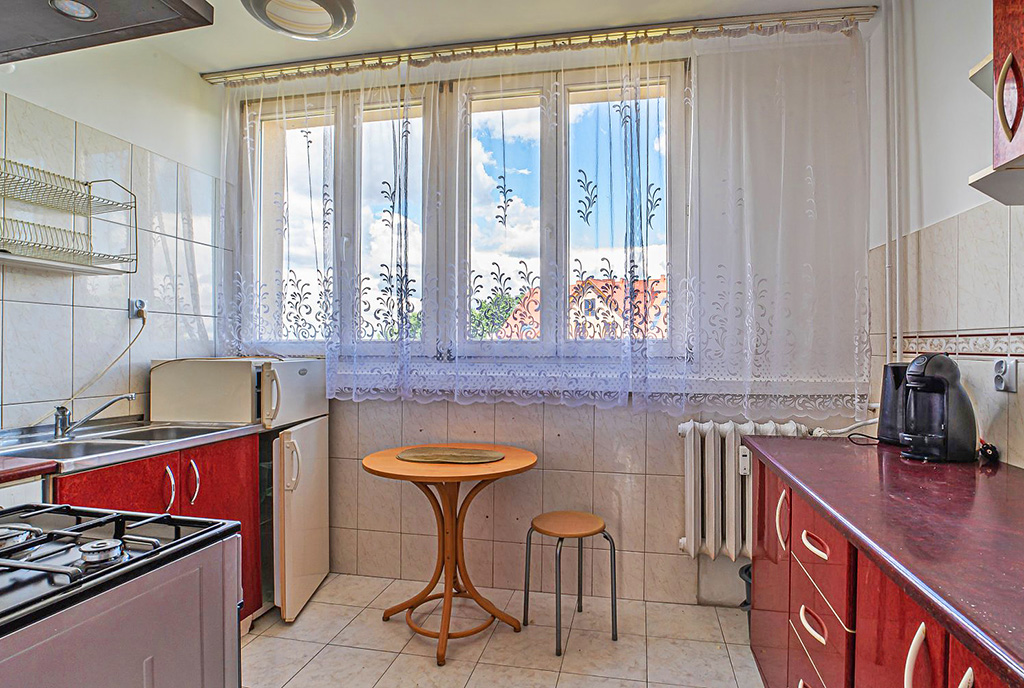 fragment kuchni w luksusowym apartamencie do wynajmu Bolesławiec (okolice)