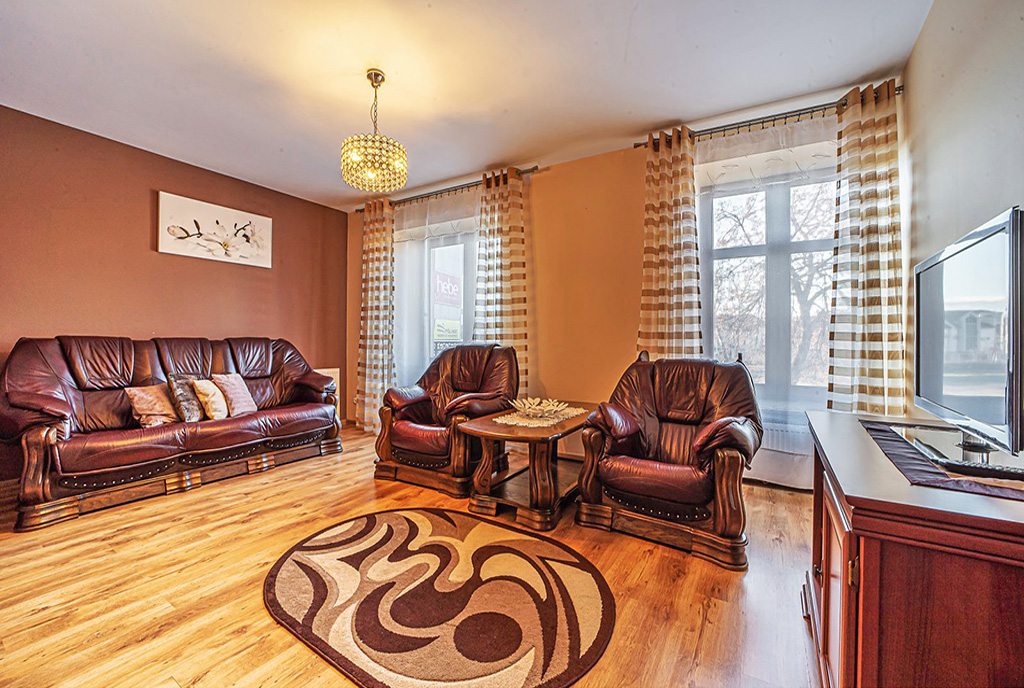 zbliżenie na pokój dzienny w luksusowym apartamencie na sprzedaż Bolesławiec