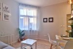 druga strona salonu w luksusowym apartamencie na sprzedaż Kalisz