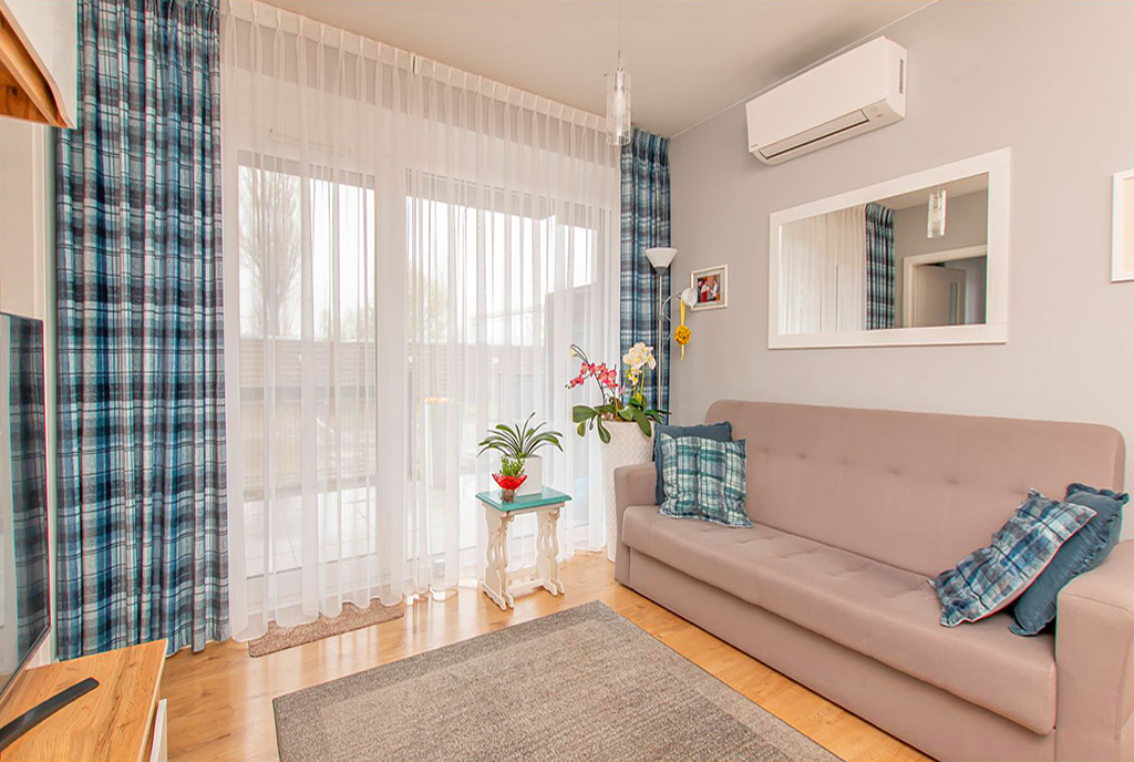 druga strona pokoju dziennego w luksusowym apartamencie na sprzedaż Poznań