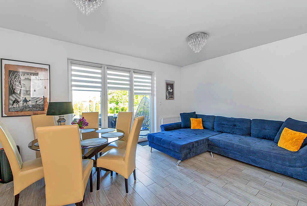 widok na salon w luksusowej willi na sprzedaż Gdynia (okolice)