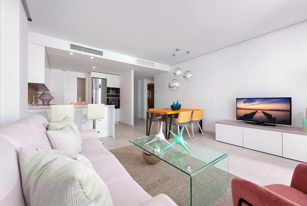 utrzymany w bieli salon w ekskluzywnym apartamencie do sprzedaży Hiszpania (Altos De Los Monteros)