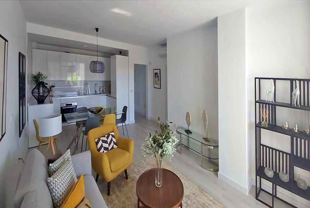 fragment salonu w ekskluzywnym apartamencie do sprzedaży Hiszpania (Mijas)