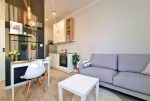 druga strona pokoju gościnnego w ekskluzywnym apartamencie do sprzedaży Kalisz