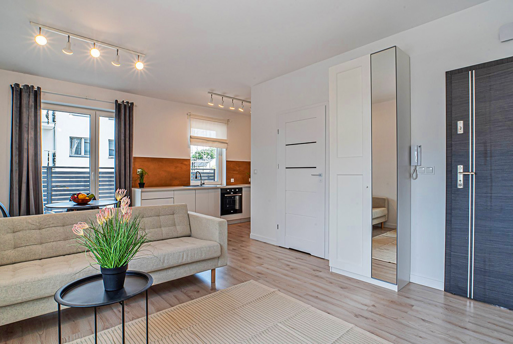 komfortowy salon w ekskluzywnym apartamencie do wynajęcia Bolesławiec