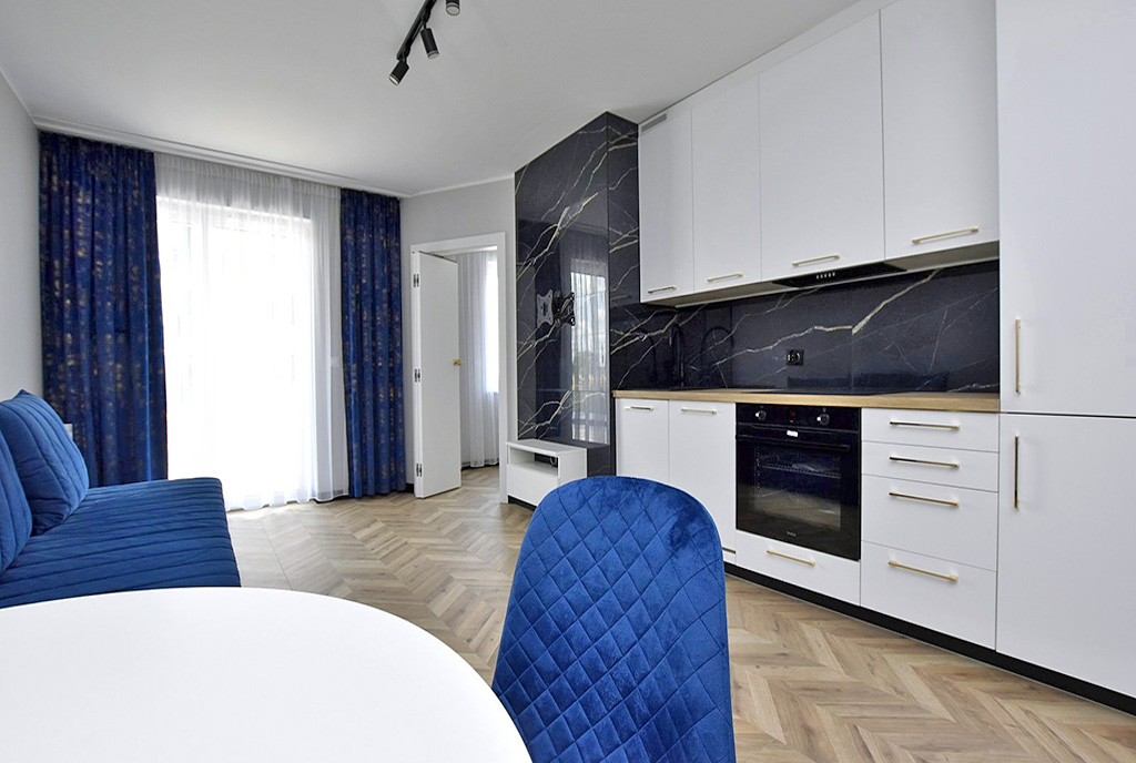zabudowana kuchnia w luksusowym apartamencie do wynajmu Inowrocław