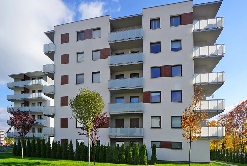 imponujący apartamentowiec, w którym mieści się luksusowy apartament na wynajem Piotrków Trybunalski