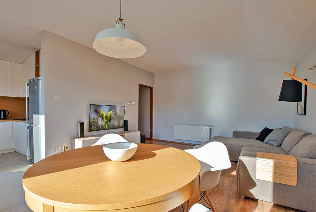 jeden z pokoi w luksusowym apartamencie do wynajmu Poznań (okolice)