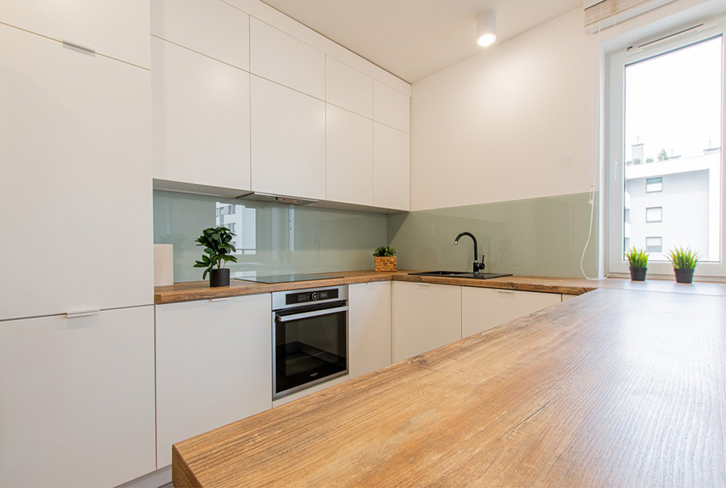nowoczesny projekt kuchni w luksusowym a[apartamencie na wynajem Poznań