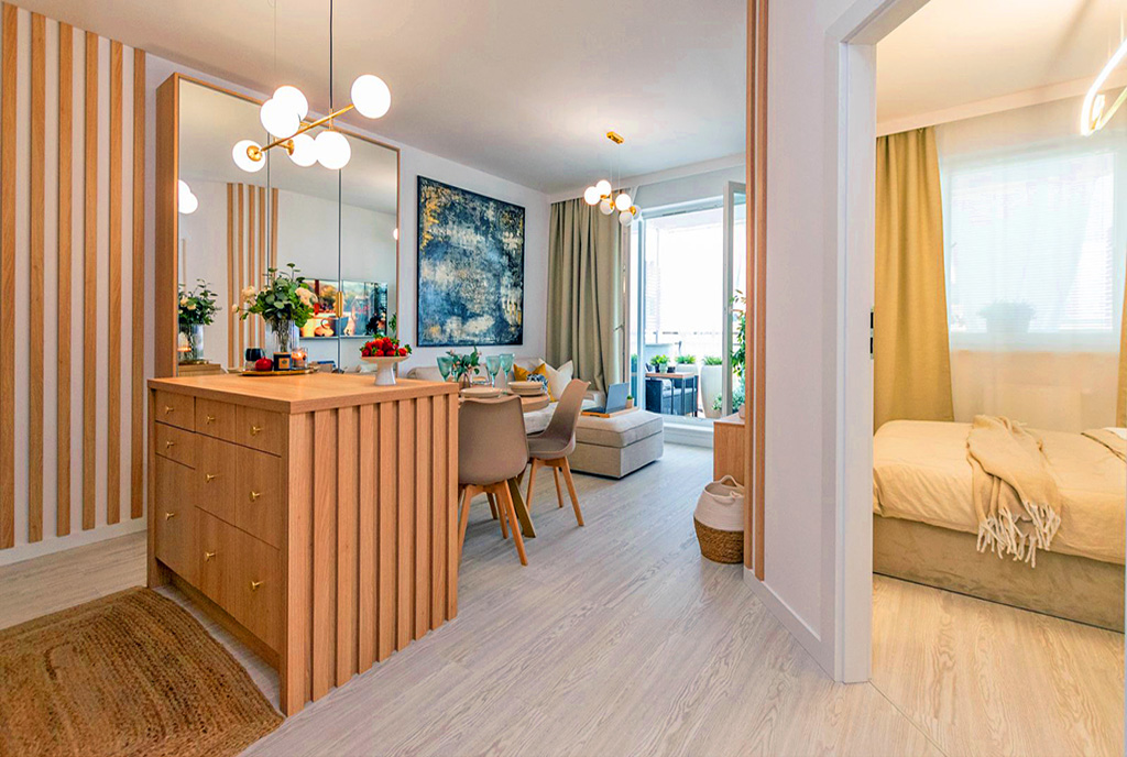 widok od strony holu na wnętrze luksusowego apartamentu do sprzedaży Elbląg