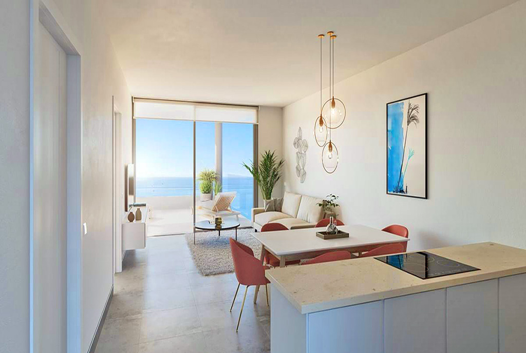 słoneczny pokój dzienny w ekskluzywnym apartamencie do sprzedaży Hiszpania (Fuengirola)